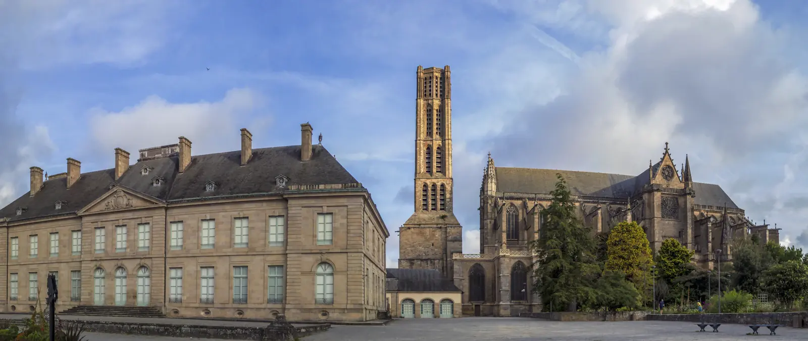 Cathédrale Saint-Étienne et palais de l'Évêché à Limoges
